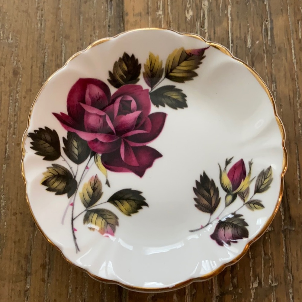 Vintage Royal Windsor Burgundy Rose dish